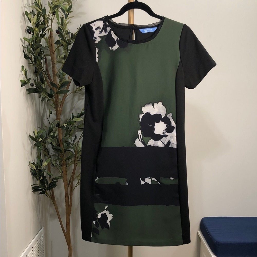 Simply Vera Vera Wang Black and Green Floral Mini Dress (DJ1)